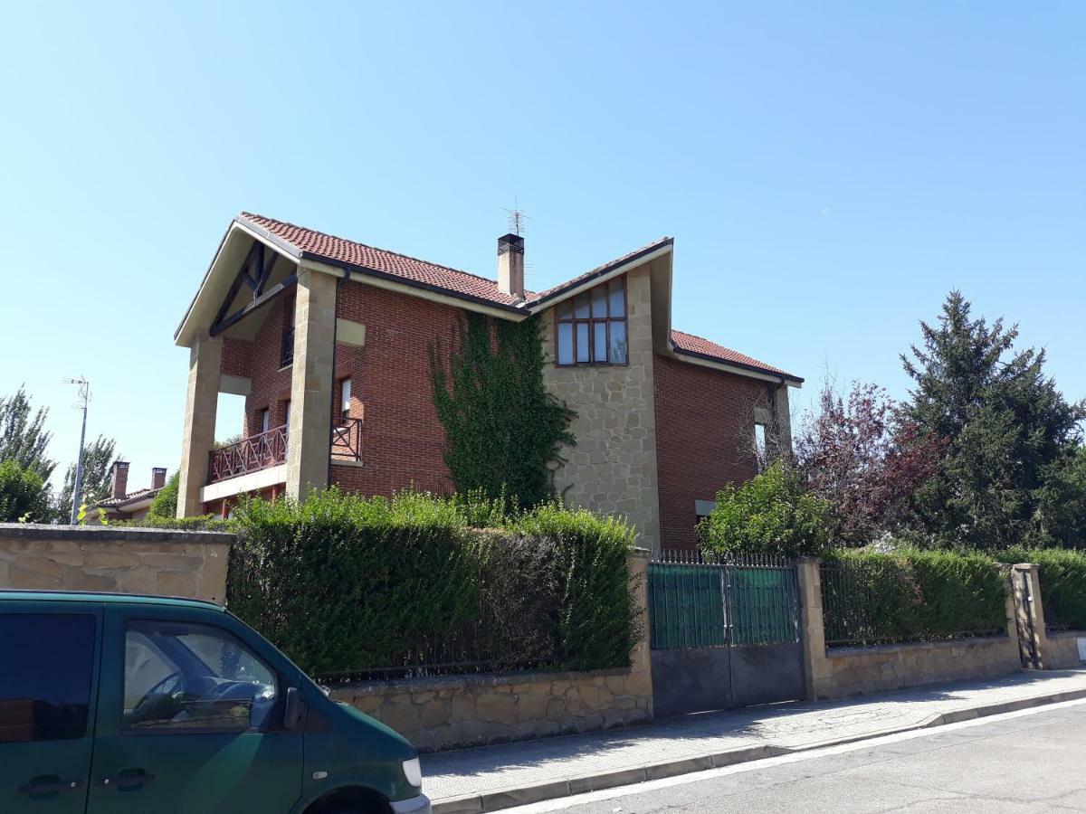 Preciosa Casa Independiente Con Piscina Cubierta Y Gran Jardin Privados Харо Екстериор снимка