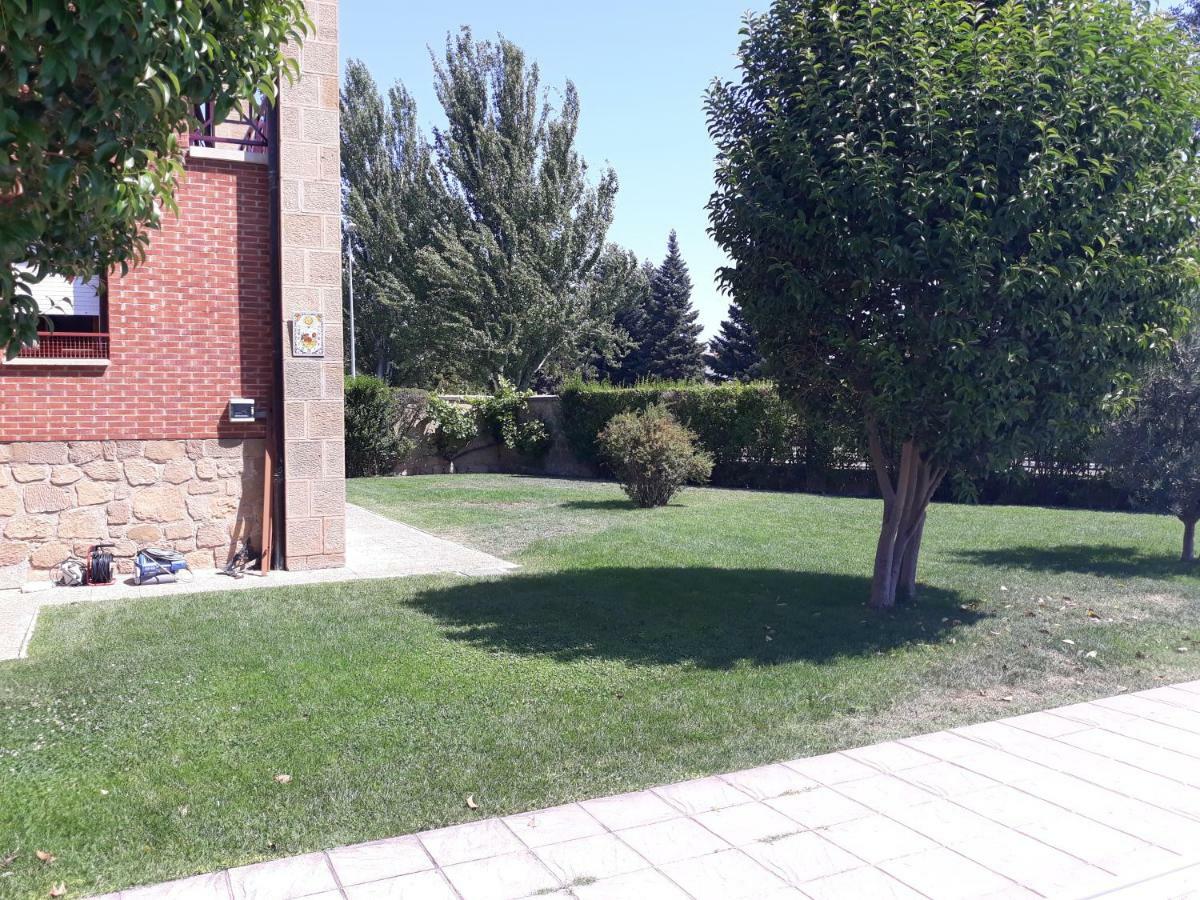 Preciosa Casa Independiente Con Piscina Cubierta Y Gran Jardin Privados Харо Екстериор снимка